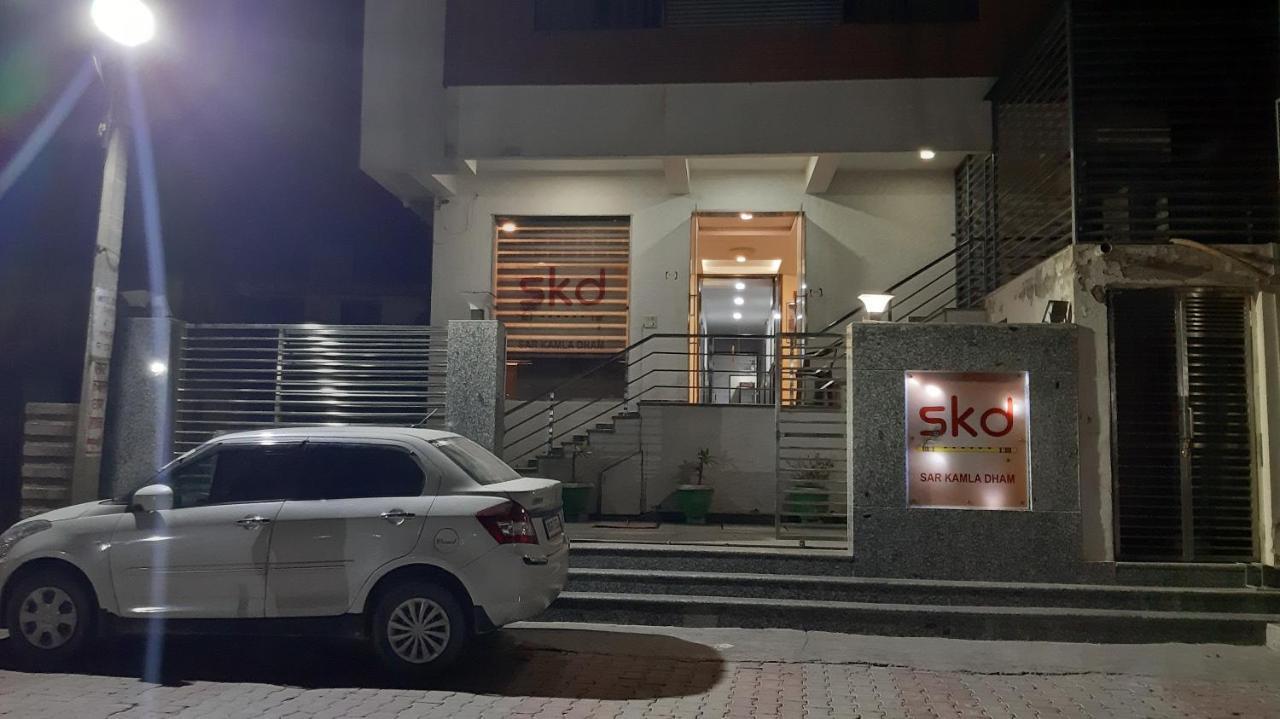 Hotel Sar Kamla Dham Skd Vrindavan Fully Vaccinated Staff Esterno foto