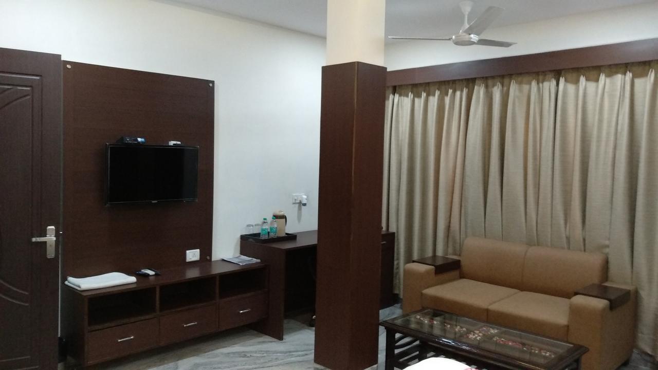 Hotel Sar Kamla Dham Skd Vrindavan Fully Vaccinated Staff Esterno foto