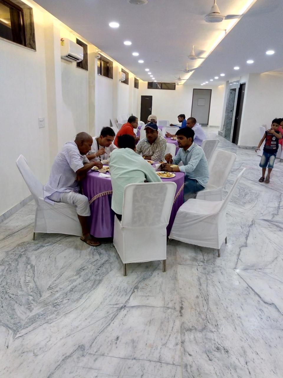 Hotel Sar Kamla Dham Skd Vrindavan Fully Vaccinated Staff Esterno foto