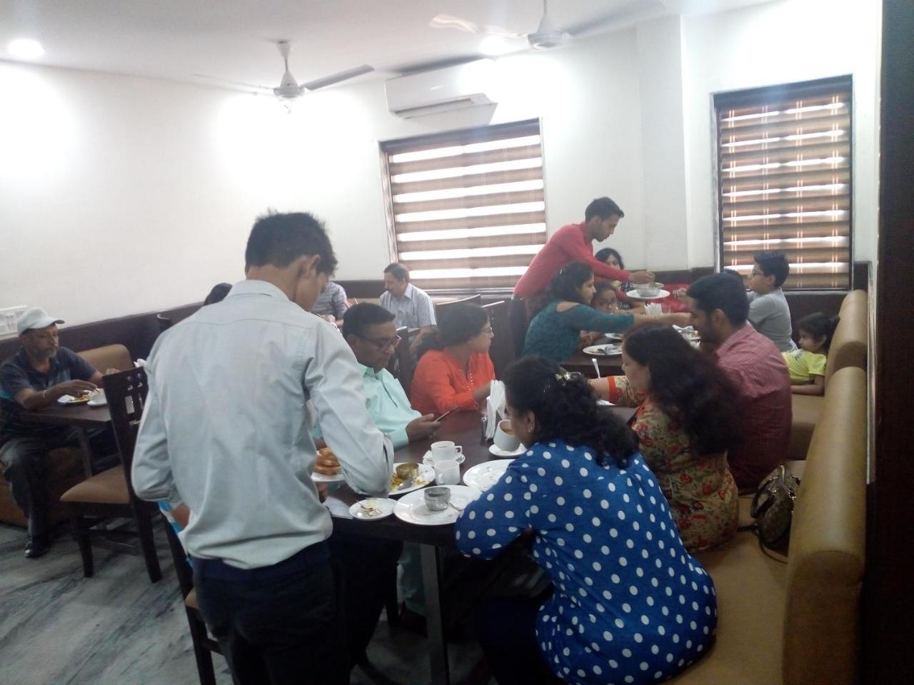Hotel Sar Kamla Dham Skd Vrindavan Fully Vaccinated Staff Esterno foto
