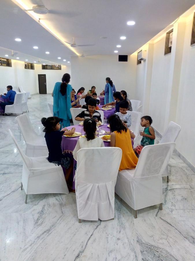 Hotel Sar Kamla Dham Skd Vrindavan Fully Vaccinated Staff Esterno foto