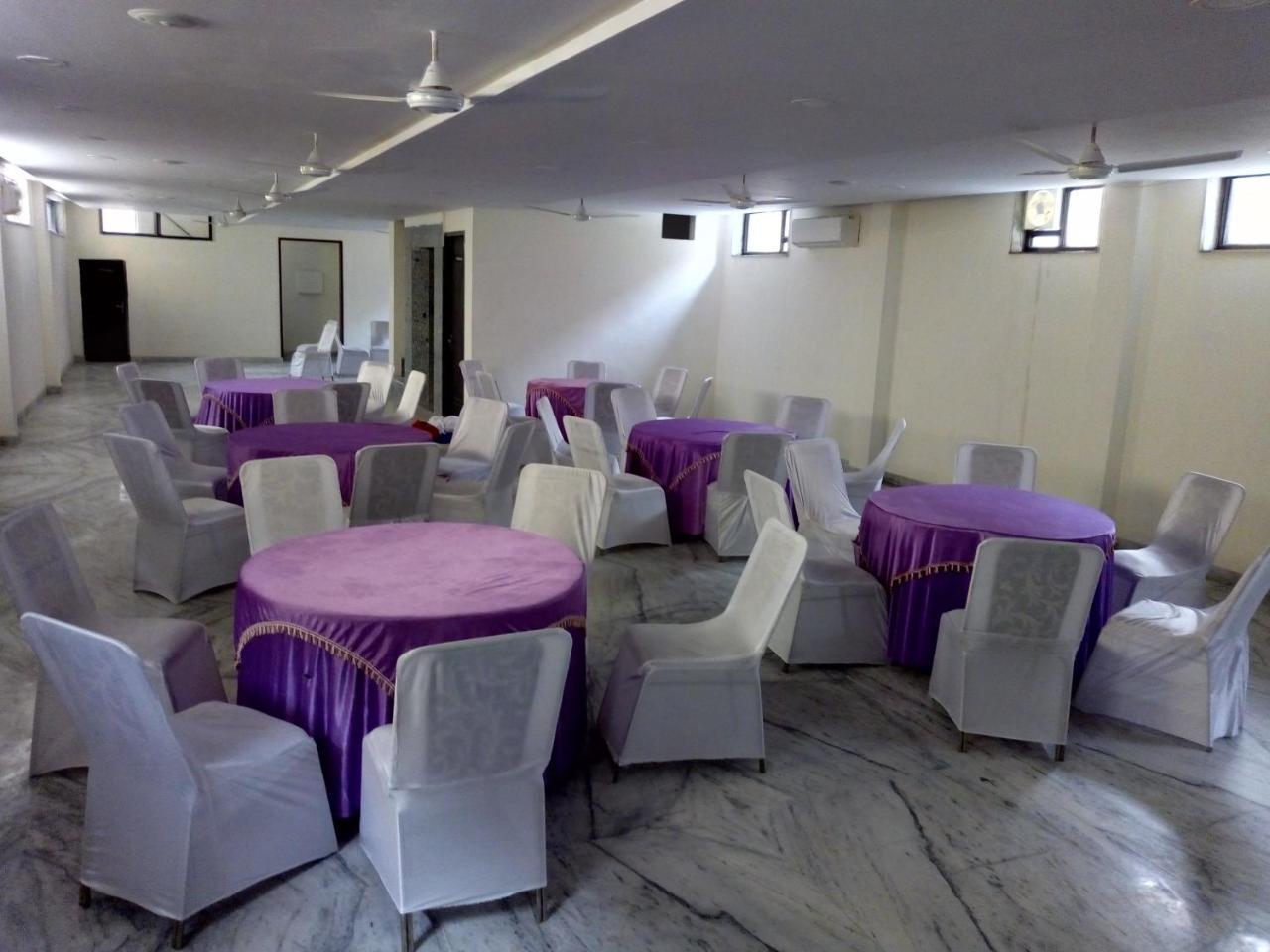 Hotel Sar Kamla Dham Skd Vrindavan Fully Vaccinated Staff Esterno foto