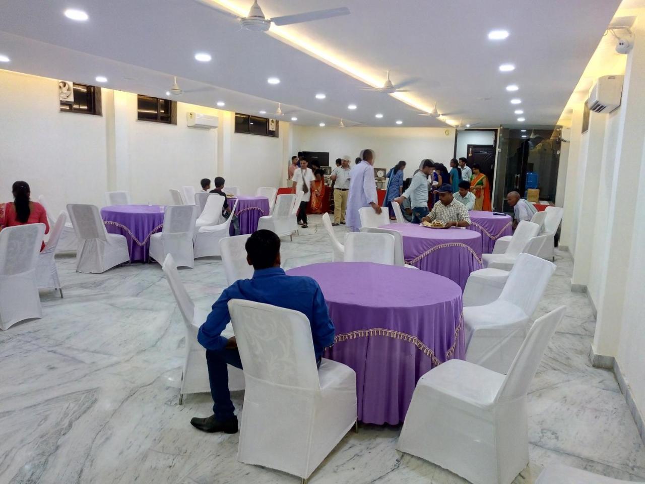 Hotel Sar Kamla Dham Skd Vrindavan Fully Vaccinated Staff Esterno foto